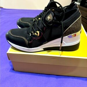 Michael Kors Women's Liv Trainer Logo Sneakers Sz 7.5 EUC